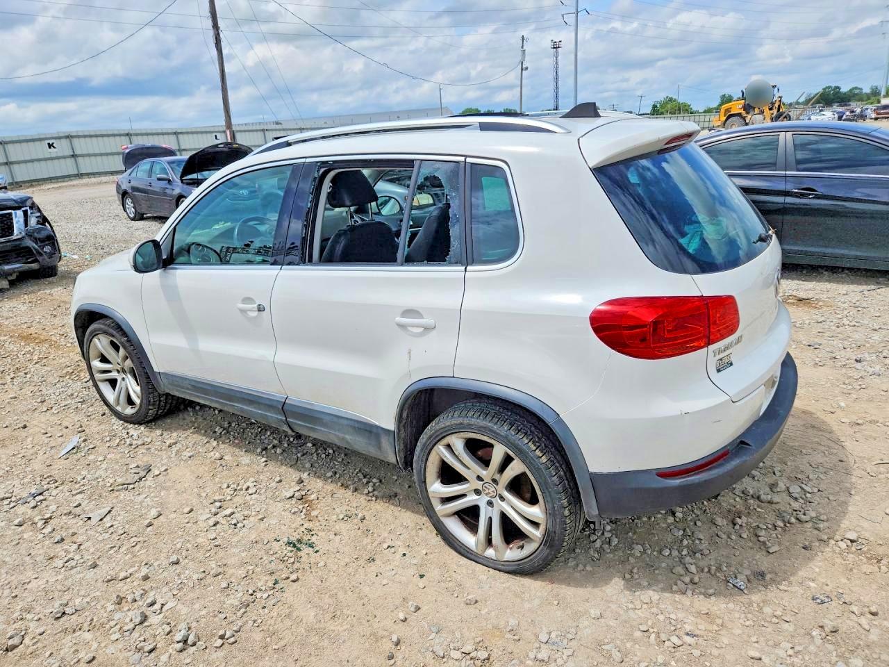 2012 VOLKSWAGEN TIGUAN S photo 4