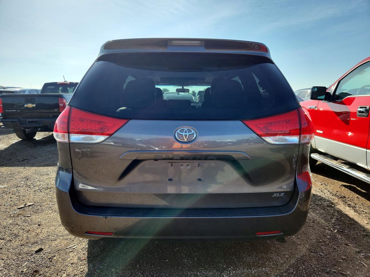 2014 TOYOTA SIENNA XLE 8-PASSENGER photo 11