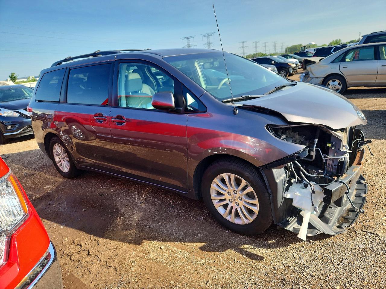 2014 TOYOTA SIENNA XLE 8-PASSENGER photo 7