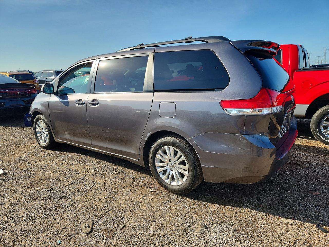 2014 TOYOTA SIENNA XLE 8-PASSENGER photo 3
