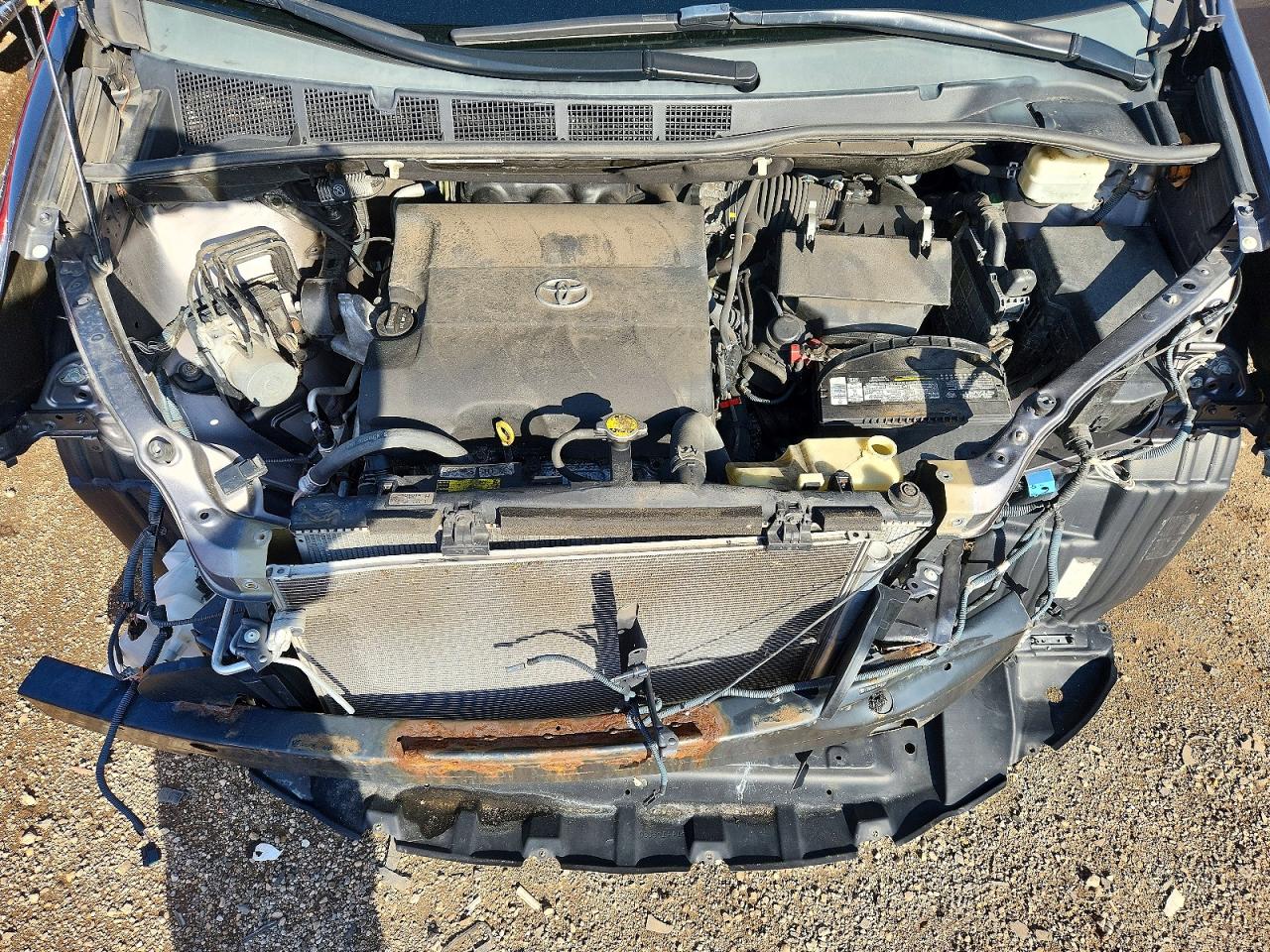 2014 TOYOTA SIENNA XLE 8-PASSENGER photo 23
