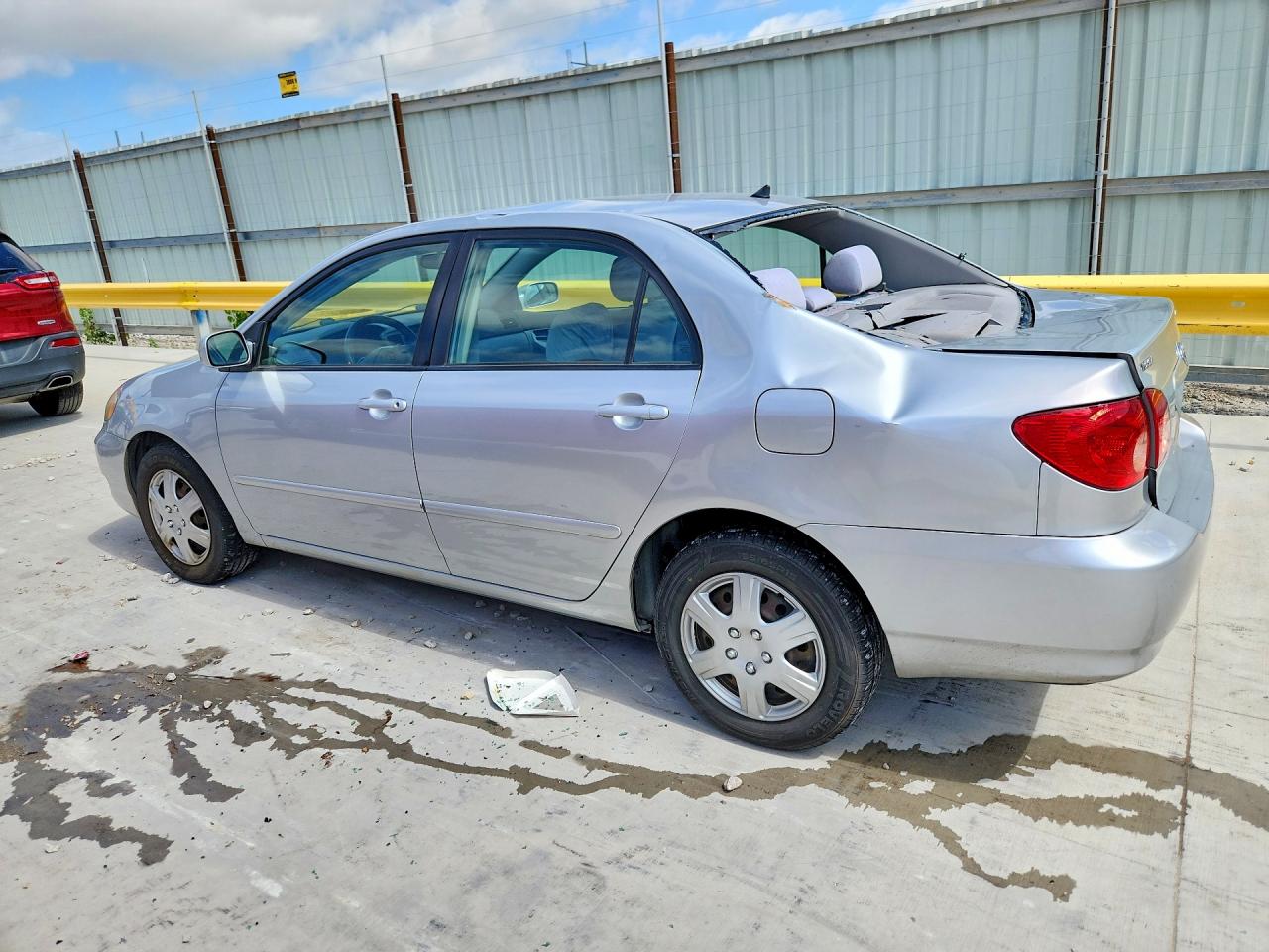 2005 TOYOTA COROLLA LE photo 3