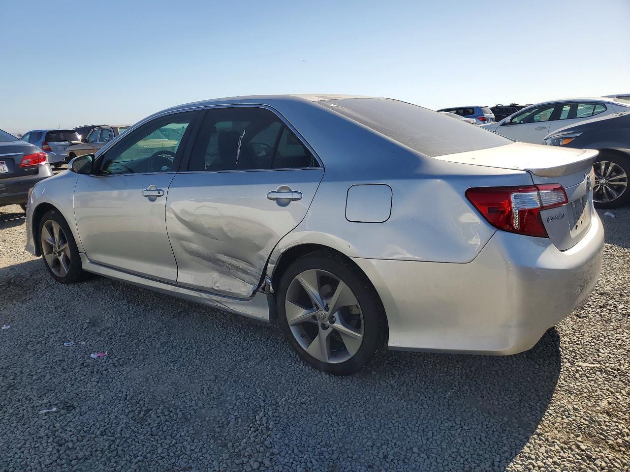 2014 TOYOTA CAMRY SE SPORT photo 2