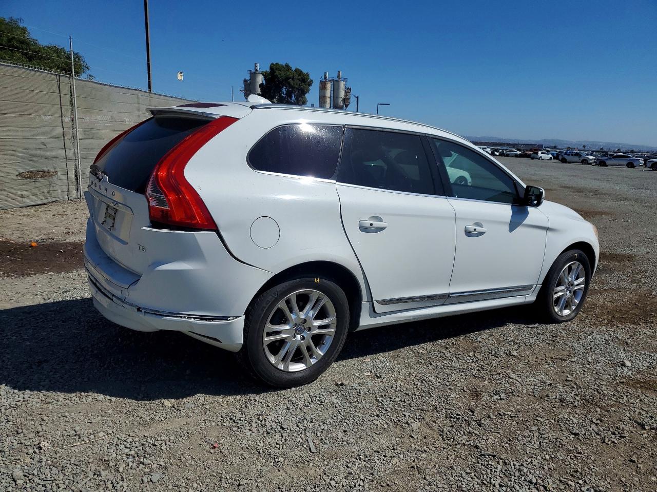 2015 VOLVO XC60 T5 PREMIER photo 3
