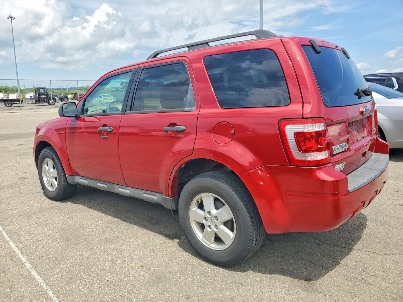 2010 FORD ESCAPE photo 3