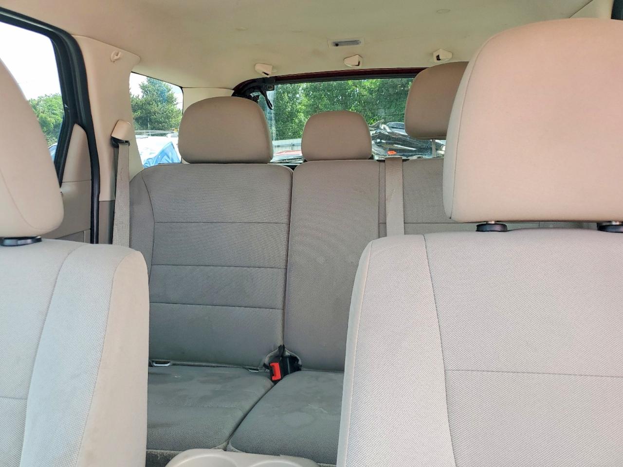 2010 FORD ESCAPE photo 19