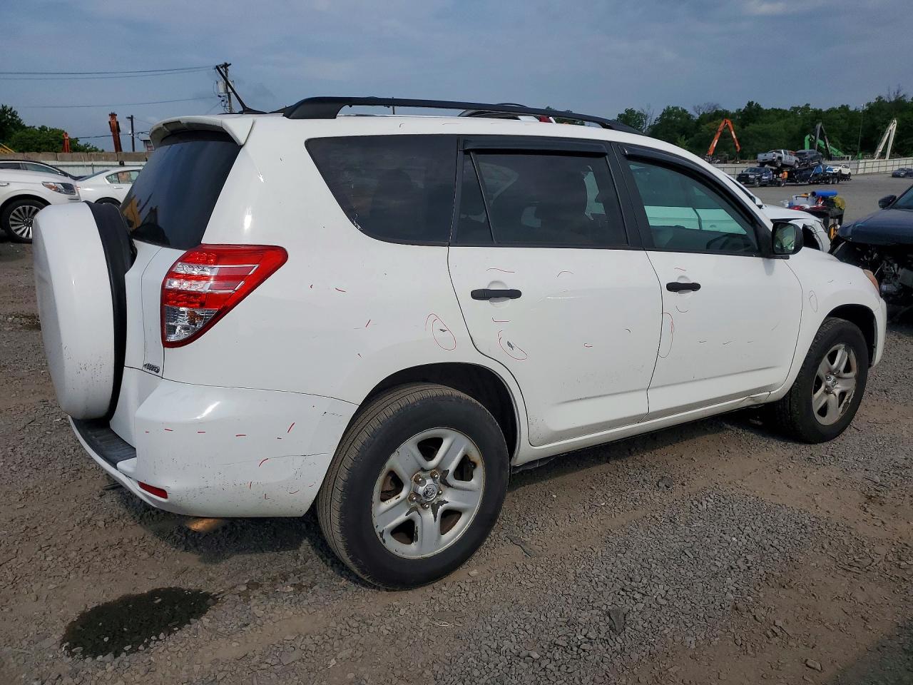 2011 TOYOTA RAV4 BASE photo 3