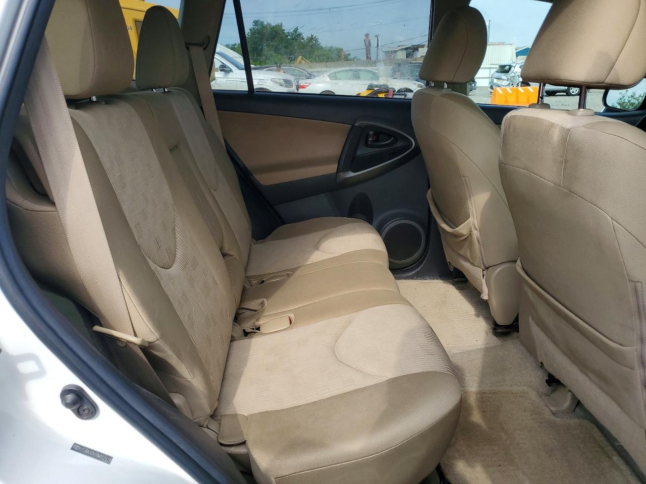2011 TOYOTA RAV4 BASE photo 11