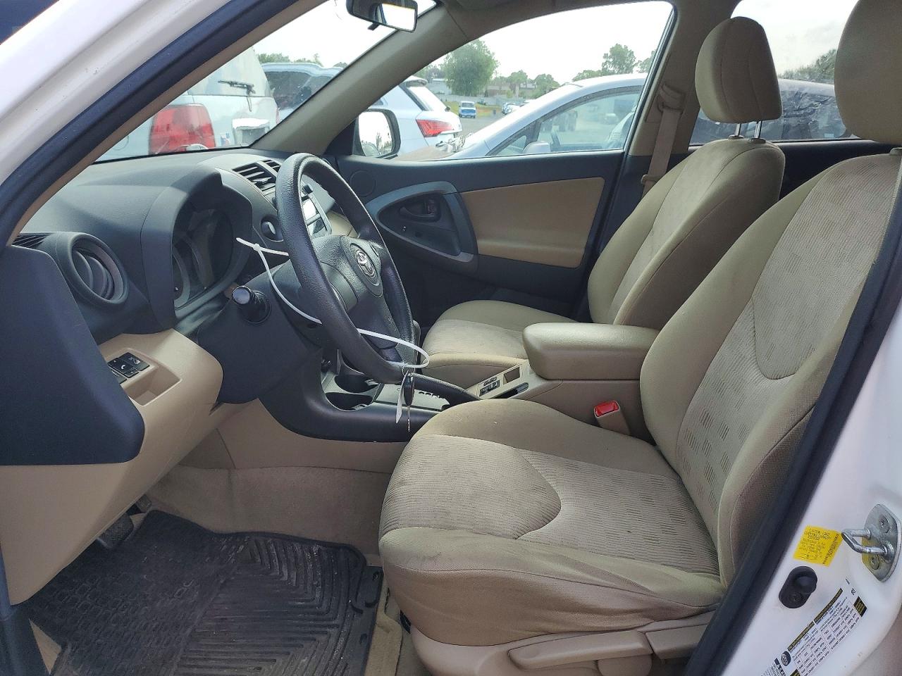 2011 TOYOTA RAV4 BASE photo 7