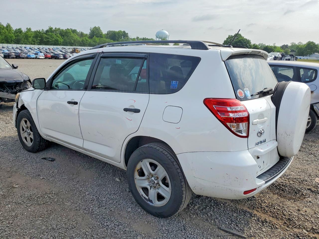 2011 TOYOTA RAV4 BASE photo 2