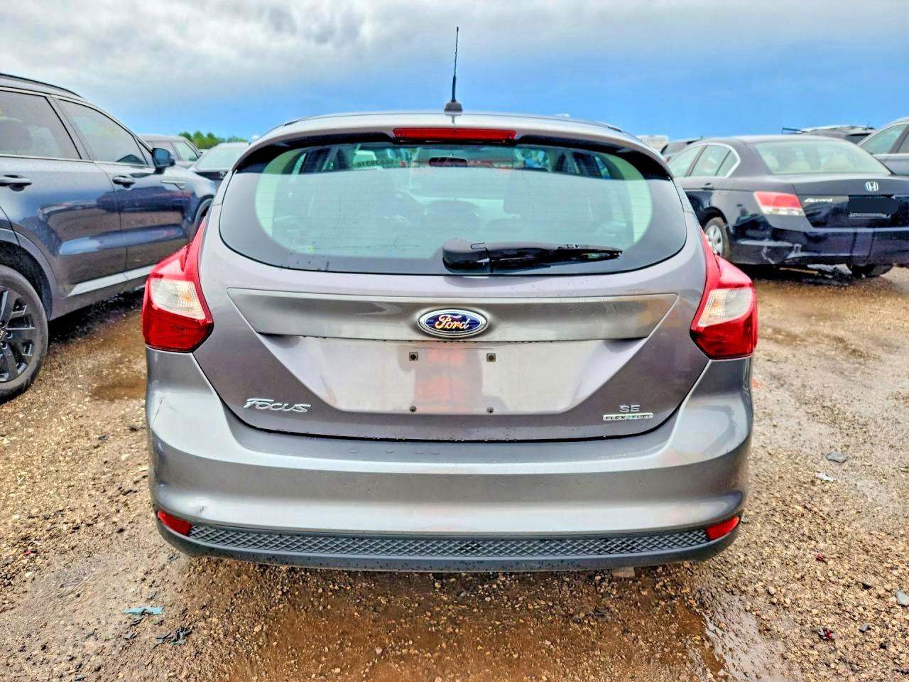 2014 FORD FOCUS SE photo 16