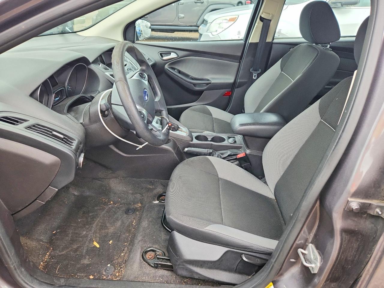 2014 FORD FOCUS SE photo 19
