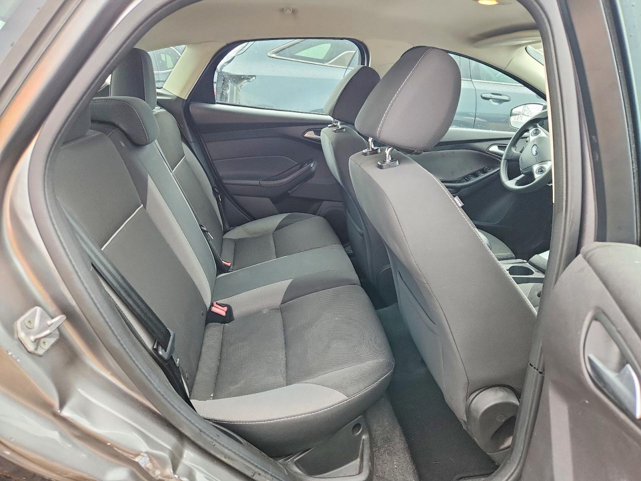 2014 FORD FOCUS SE photo 28
