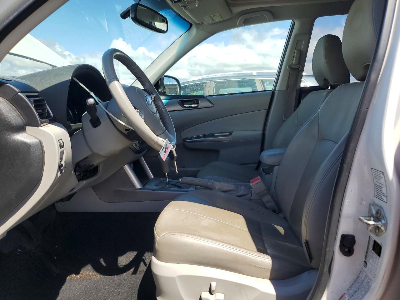 2011 SUBARU FORESTER TOURING photo 19