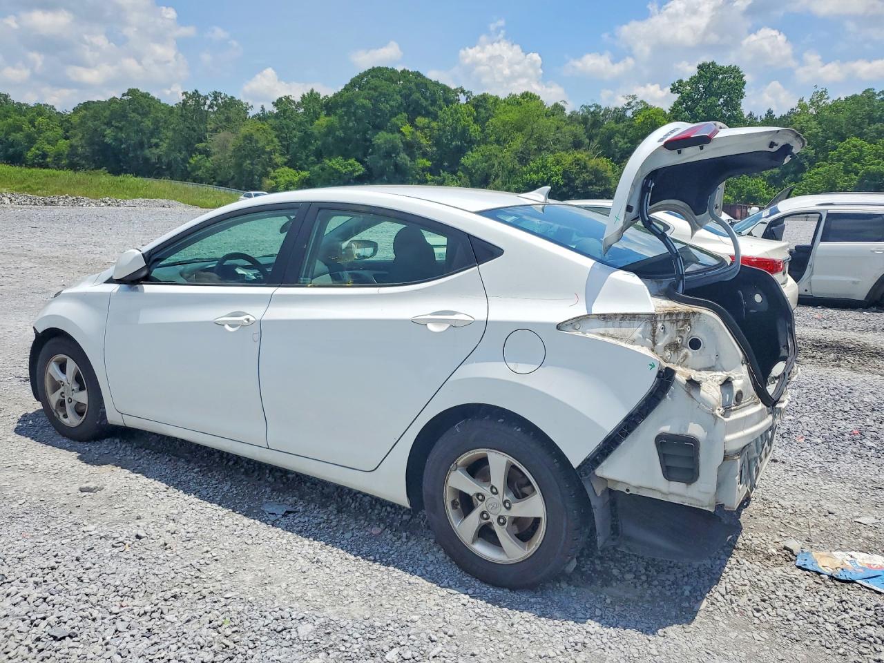 2015 HYUNDAI ELANTRA SE photo 3