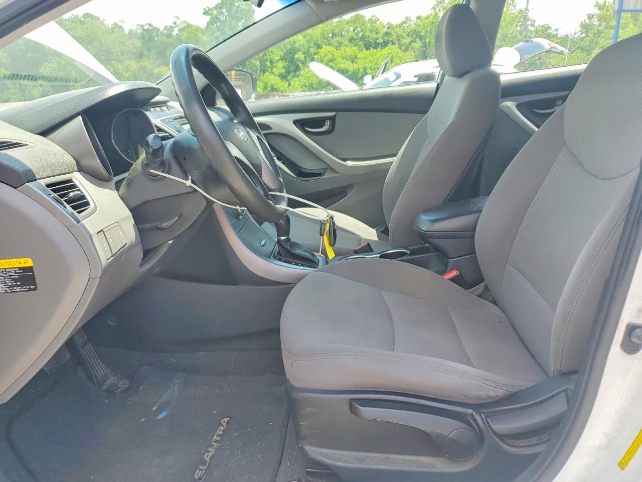 2015 HYUNDAI ELANTRA SE photo 13