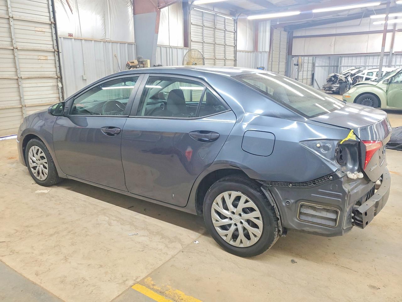 2018 TOYOTA COROLLA LE photo 4