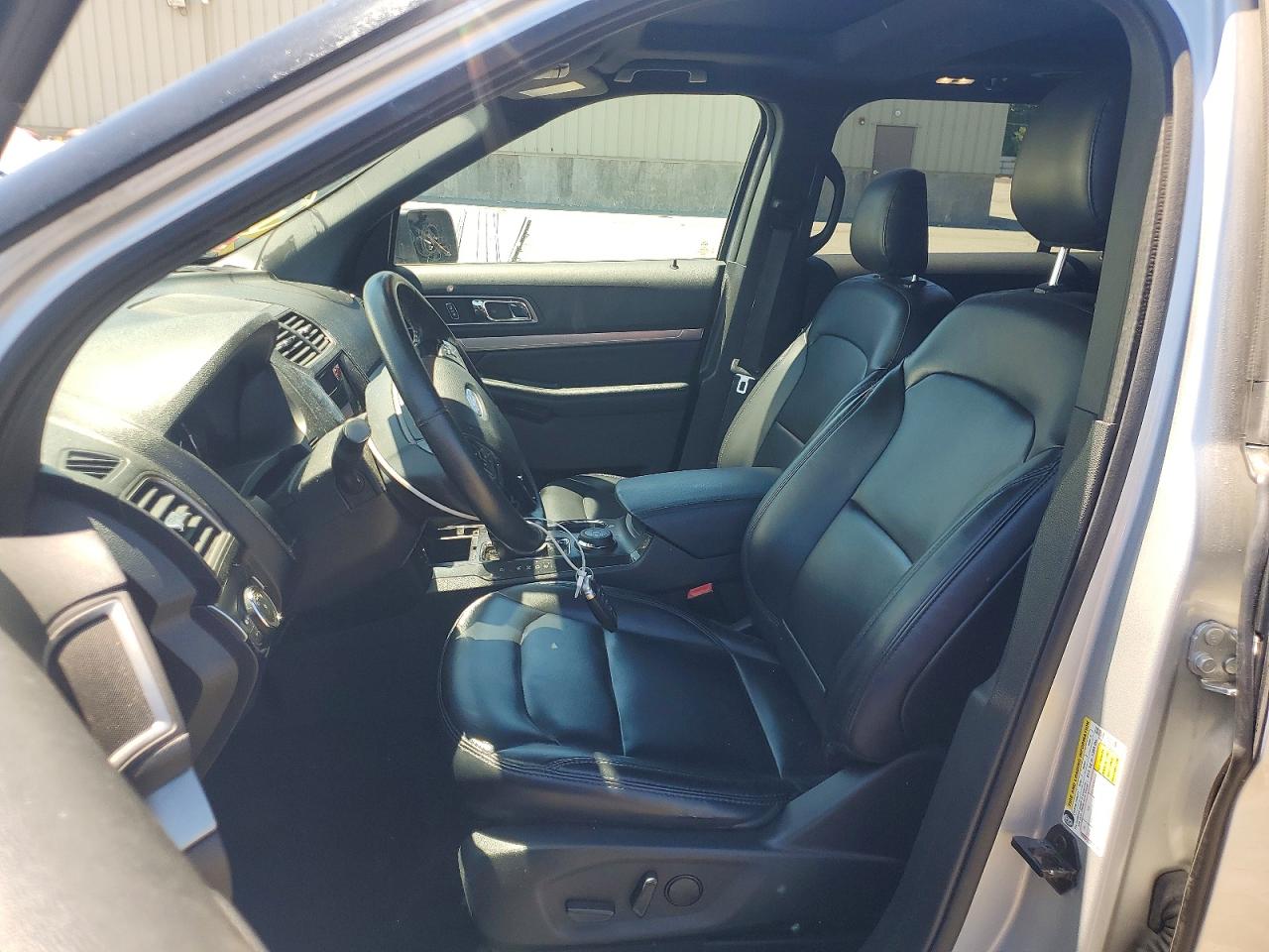 2019 FORD EXPLORER XLT photo 7