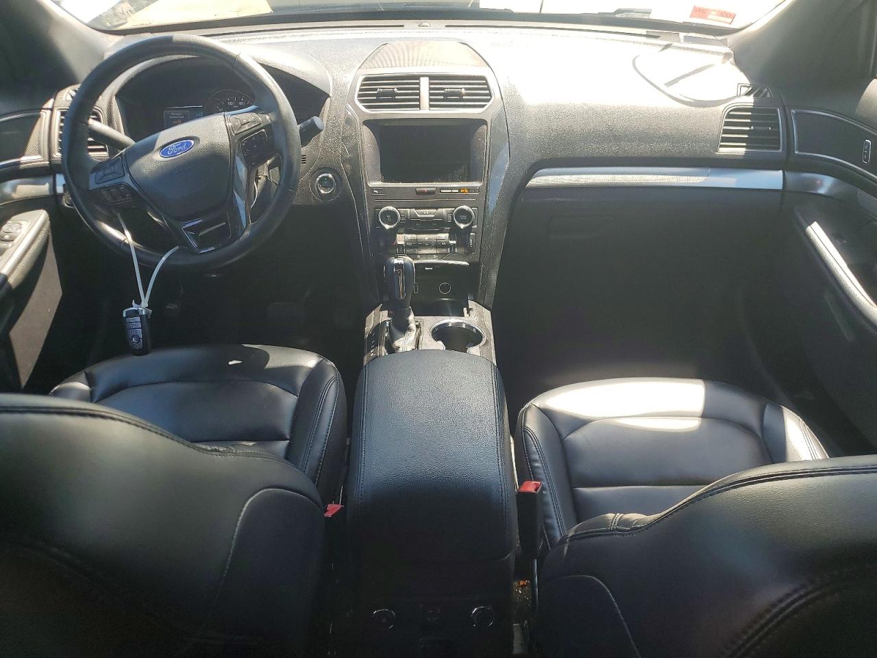 2019 FORD EXPLORER XLT photo 8