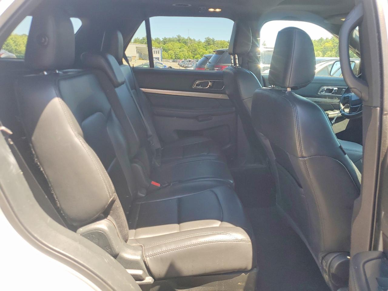 2019 FORD EXPLORER XLT photo 11