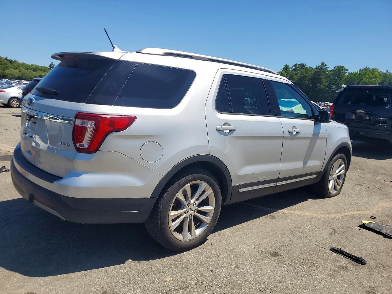 2019 FORD EXPLORER XLT photo 3