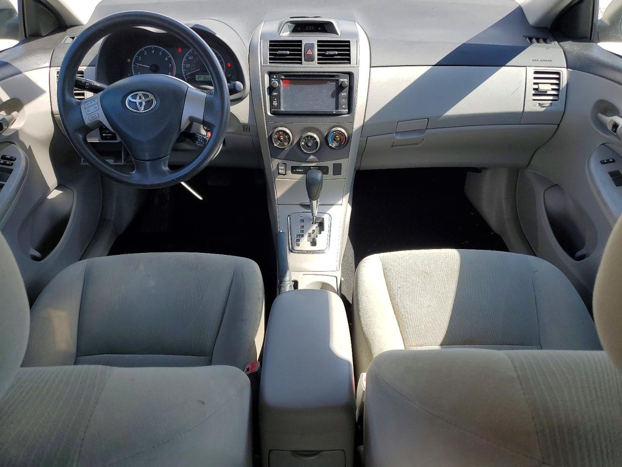 2013 TOYOTA COROLLA LE photo 15