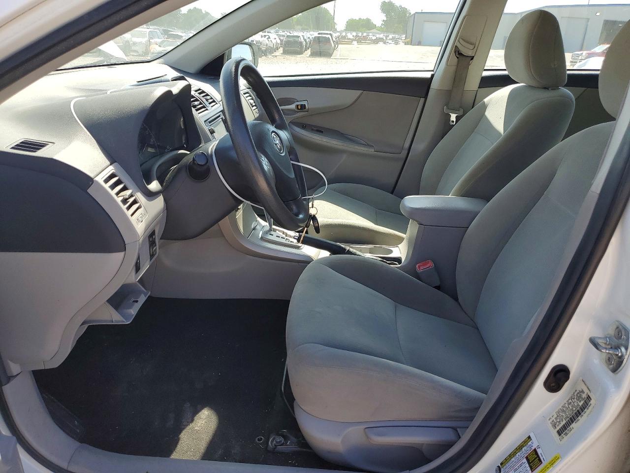2013 TOYOTA COROLLA LE photo 13