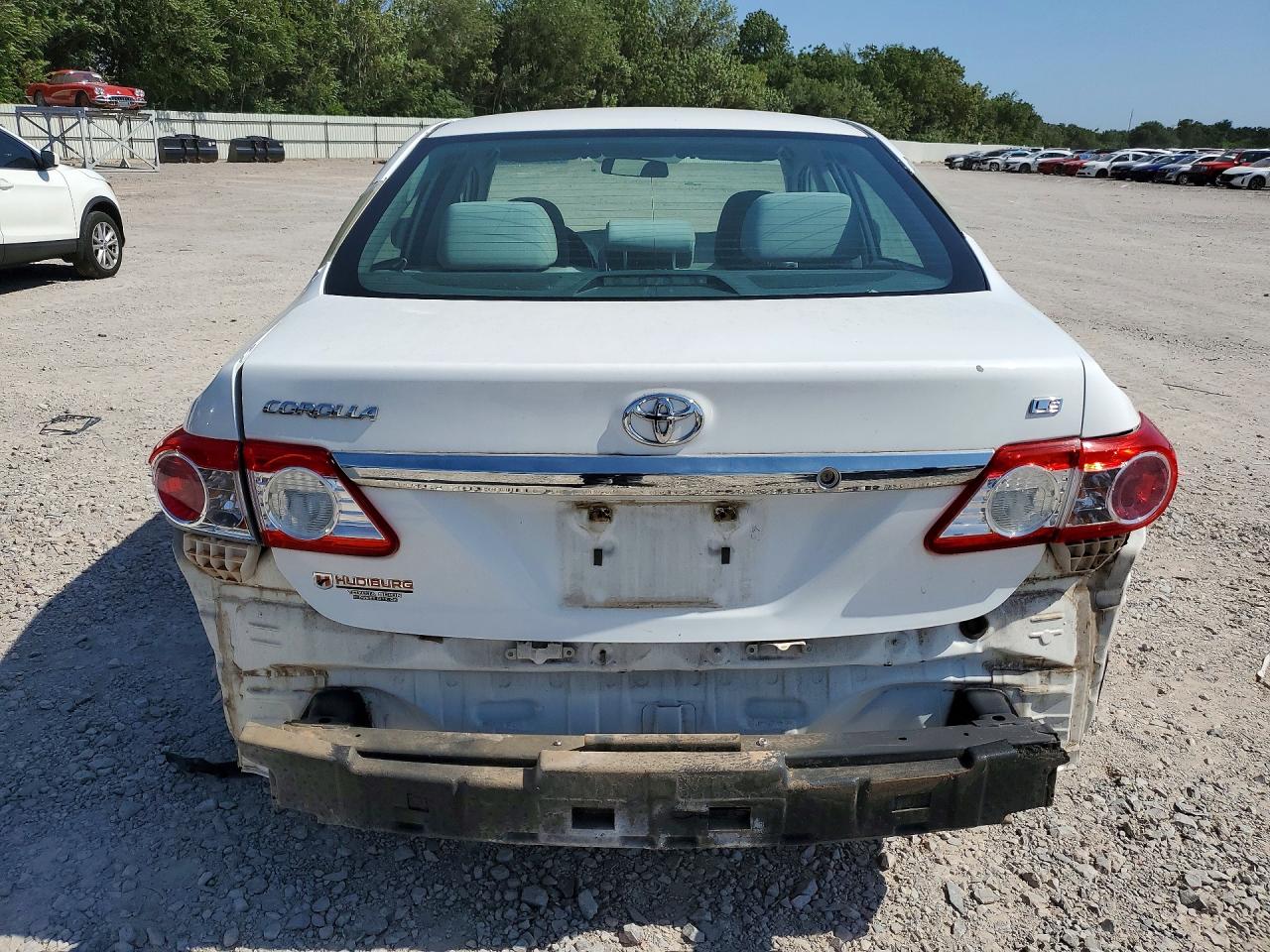 2013 TOYOTA COROLLA LE photo 11