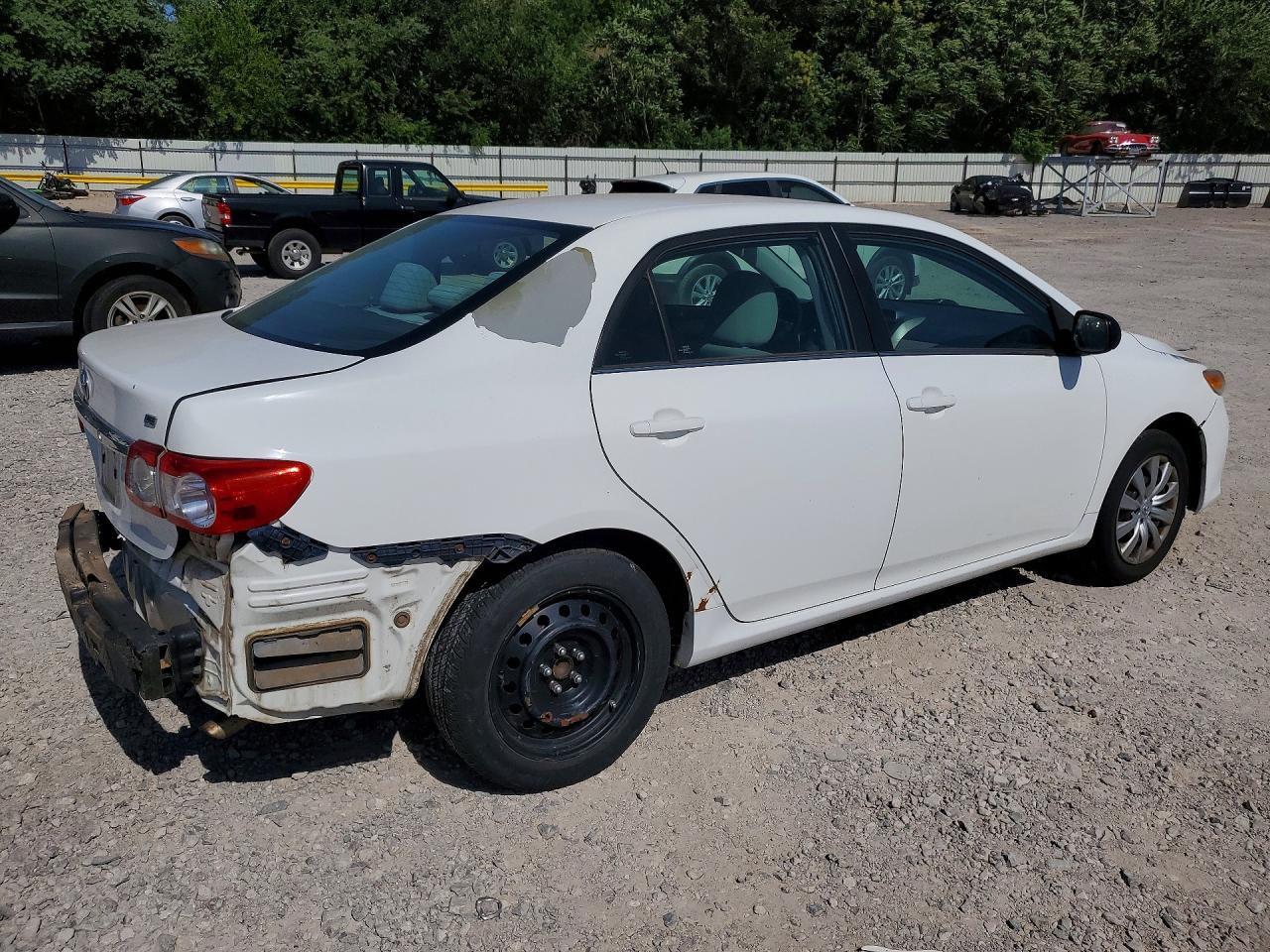 2013 TOYOTA COROLLA LE photo 5