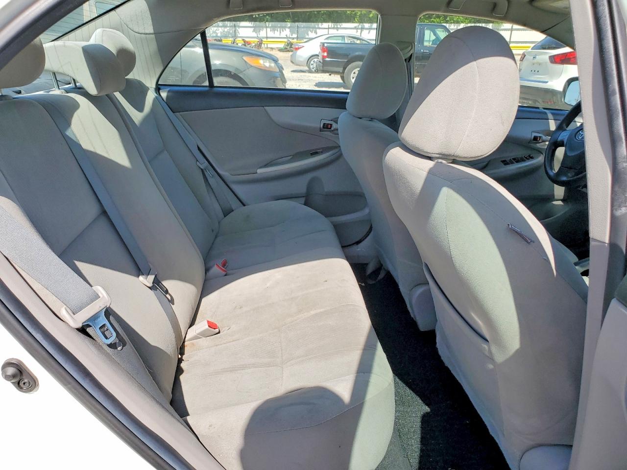 2013 TOYOTA COROLLA LE photo 19