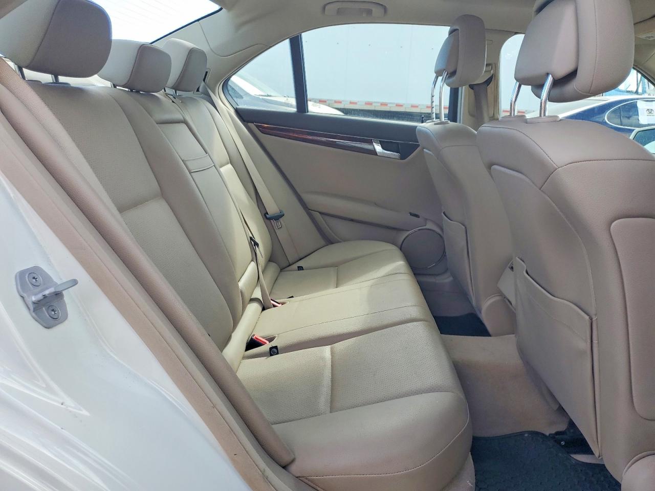 2011 MERCEDES-BENZ C 300 photo 10
