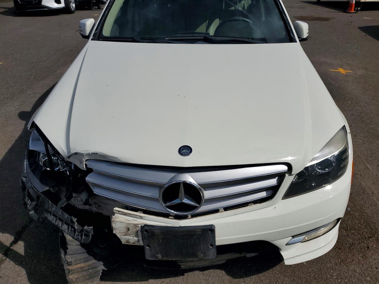 2011 MERCEDES-BENZ C 300 photo 11