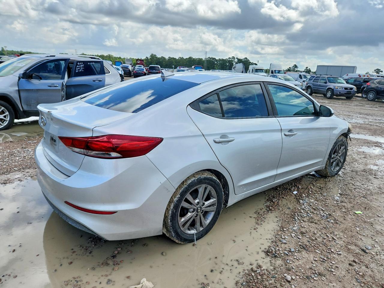 2017 HYUNDAI ELANTRA SE photo 5