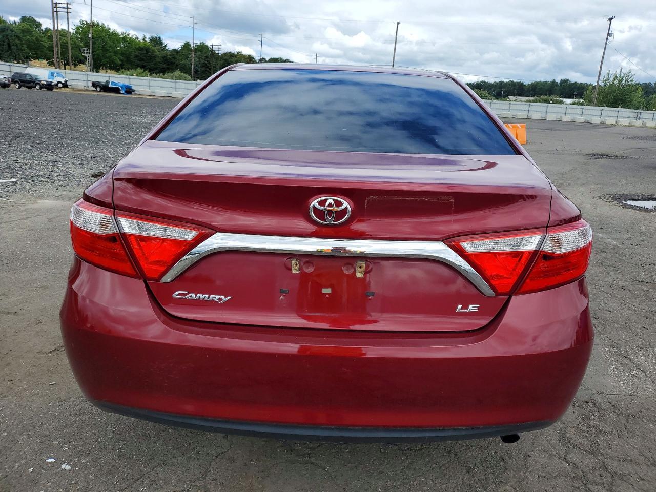 2016 TOYOTA CAMRY LE photo 6