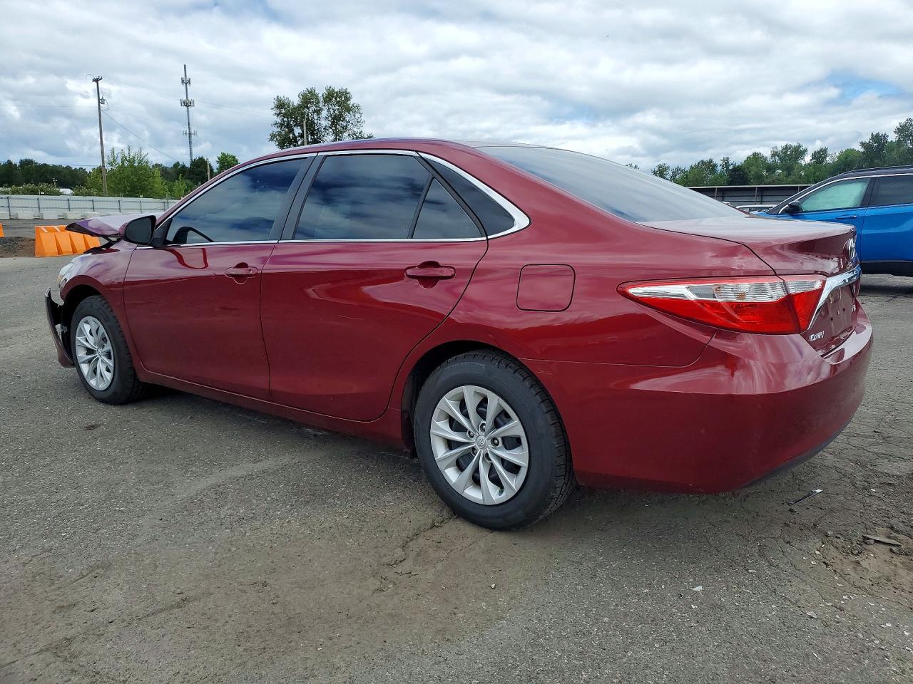 2016 TOYOTA CAMRY LE photo 2