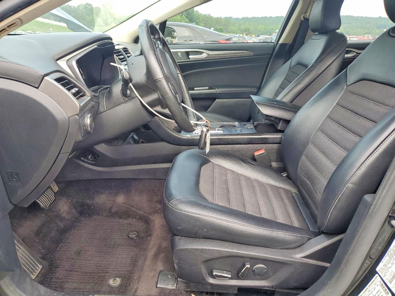 2017 FORD FUSION SE photo 13