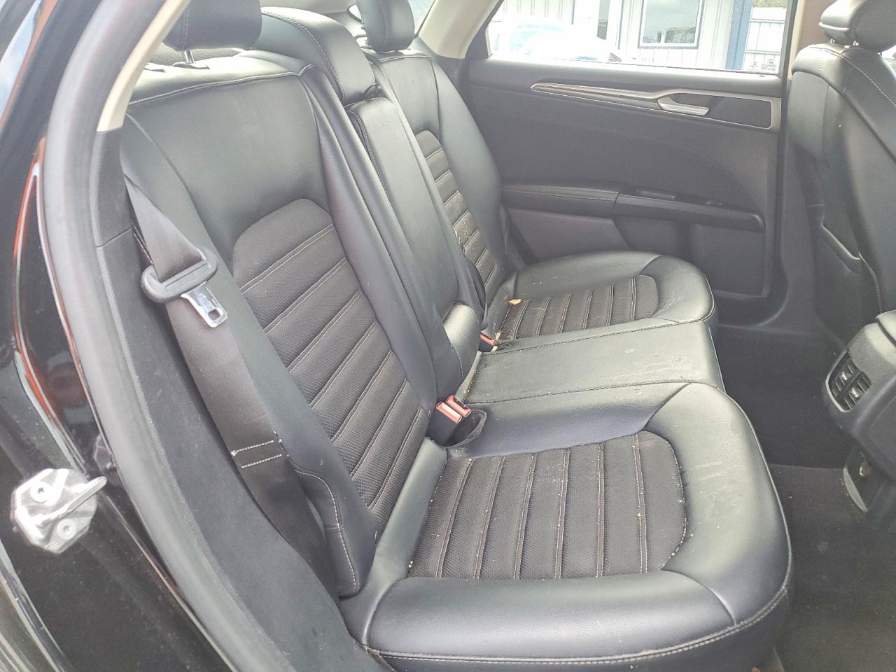 2017 FORD FUSION SE photo 19