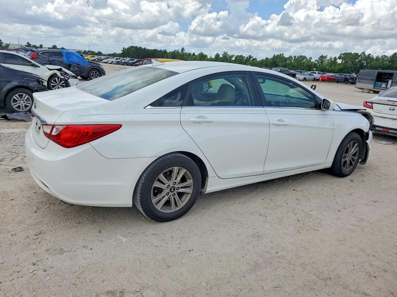 2011 HYUNDAI SONATA GLS photo 5
