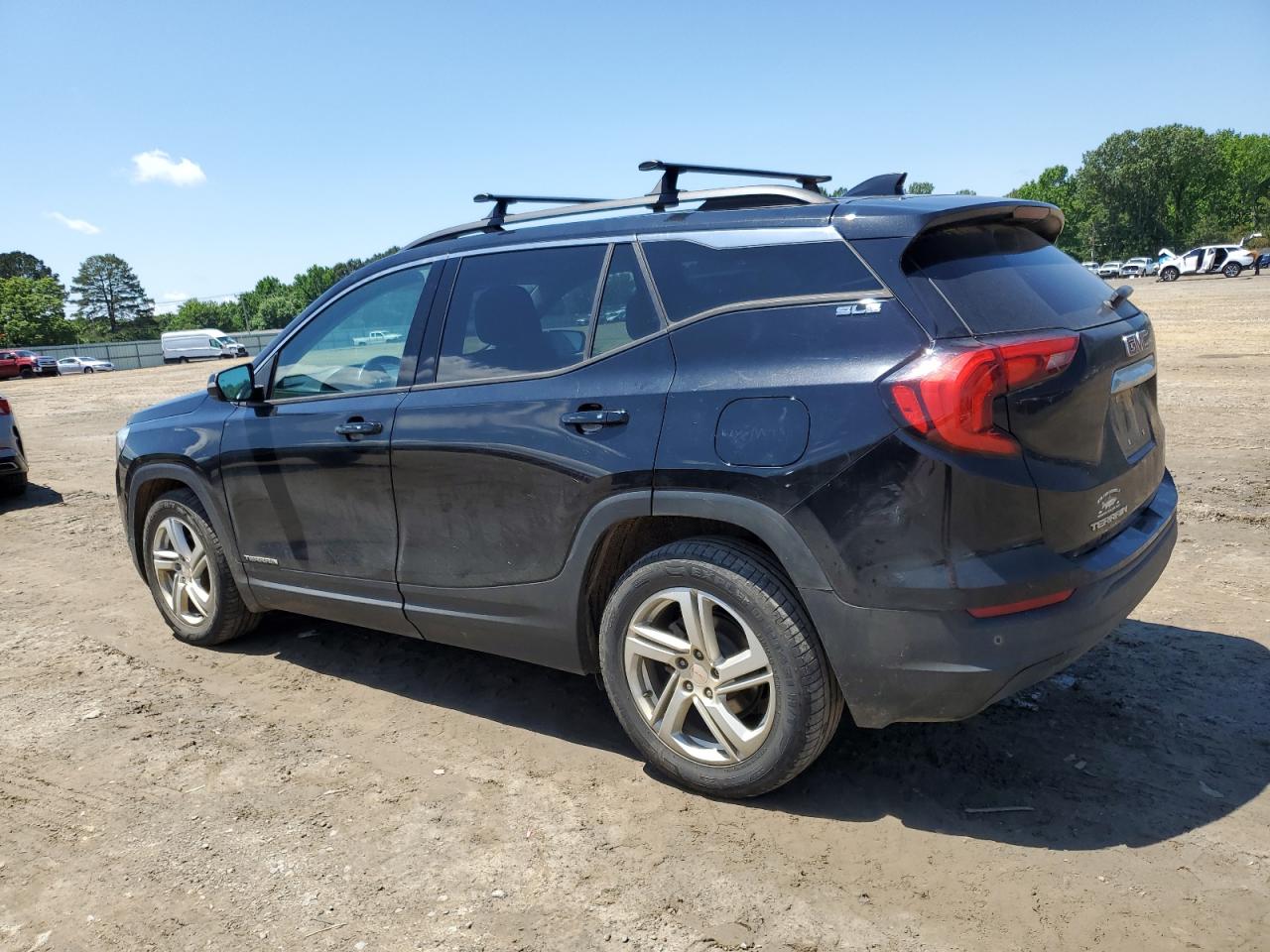 2018 GMC TERRAIN photo 2