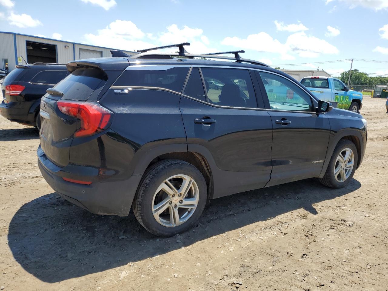 2018 GMC TERRAIN photo 3