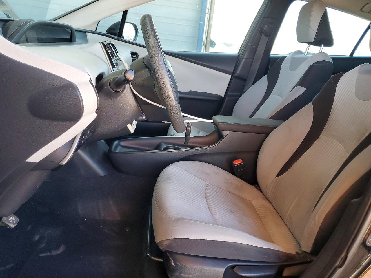 2016 TOYOTA PRIUS TWO photo 13