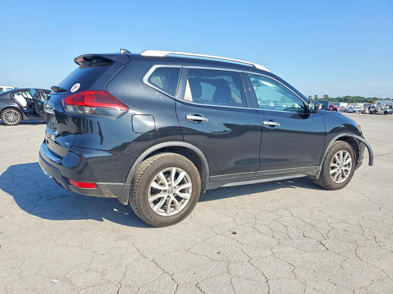 2018 NISSAN ROGUE SV photo 5