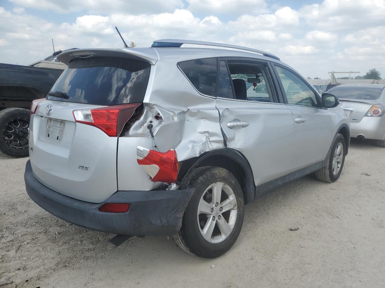 2013 TOYOTA RAV4 XLE photo 3
