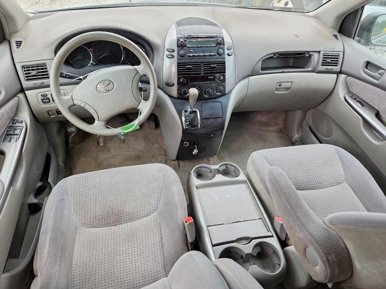 2006 TOYOTA SIENNA LE 8 PASSENGER photo 8