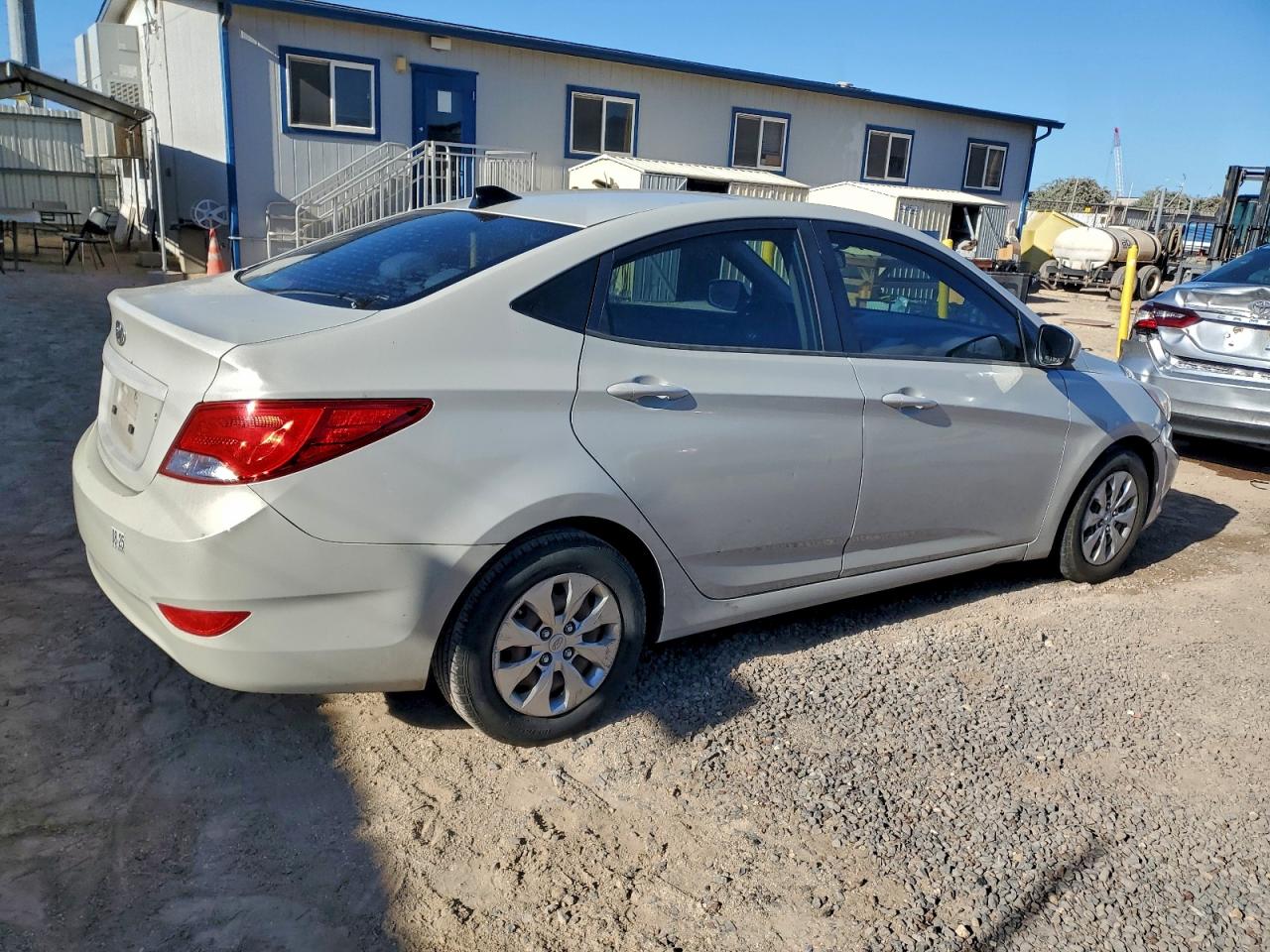 2016 HYUNDAI ACCENT SE photo 3