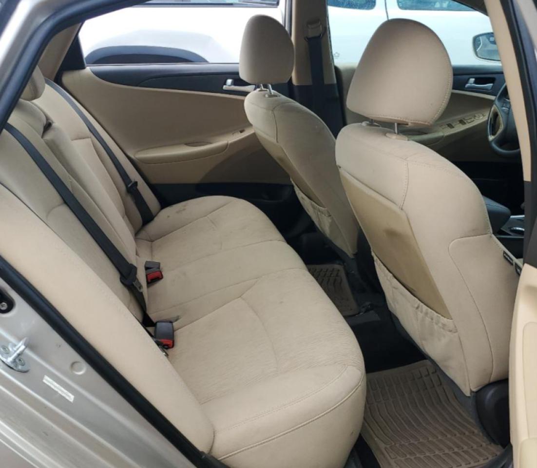 2011 HYUNDAI SONATA GLS photo 19