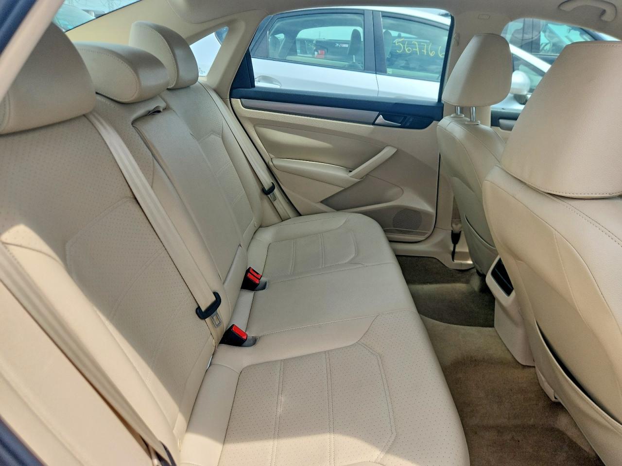 2015 VOLKSWAGEN PASSAT SE photo 28