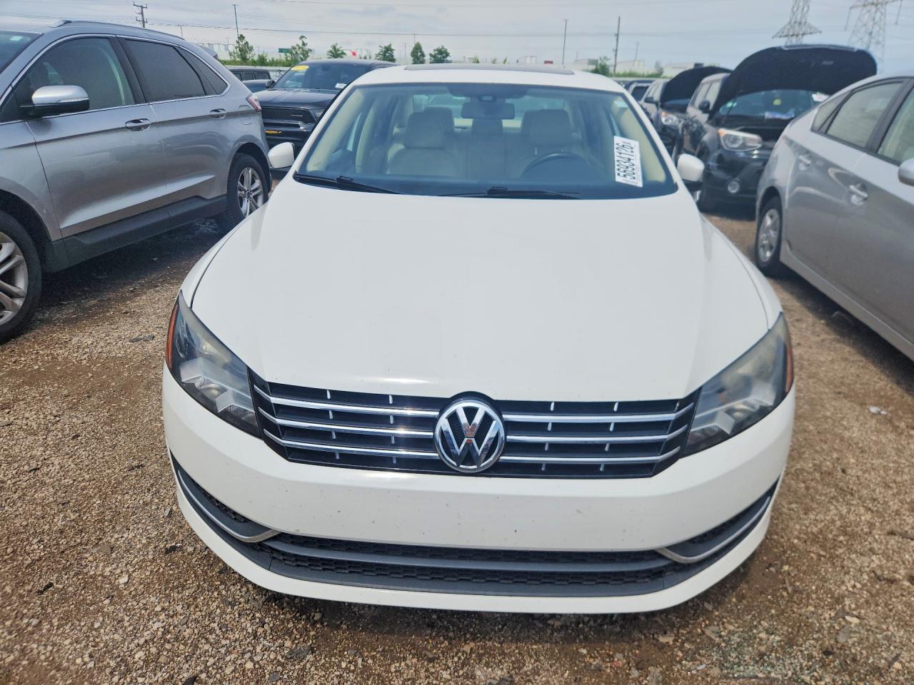 2015 VOLKSWAGEN PASSAT SE photo 13
