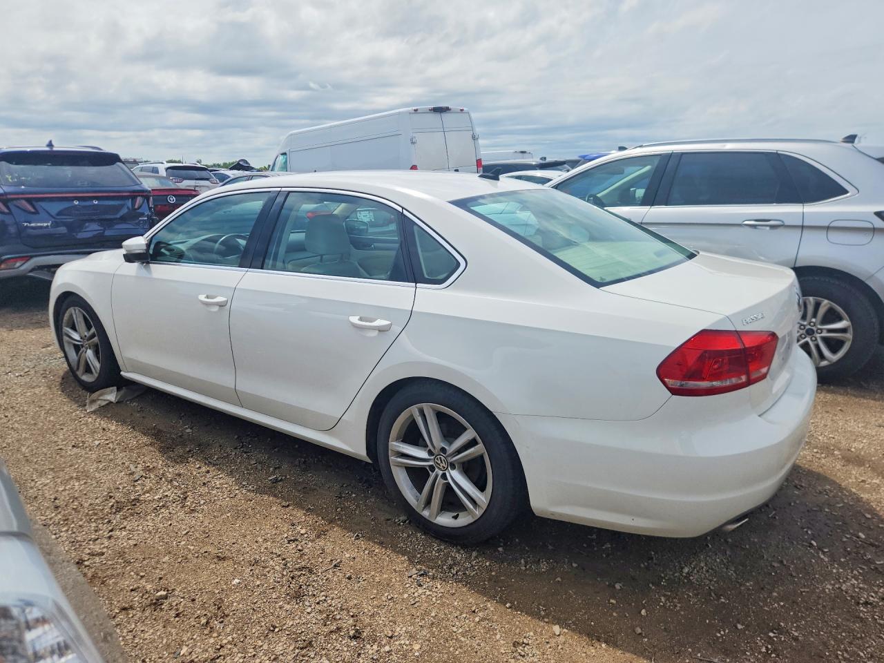 2015 VOLKSWAGEN PASSAT SE photo 4