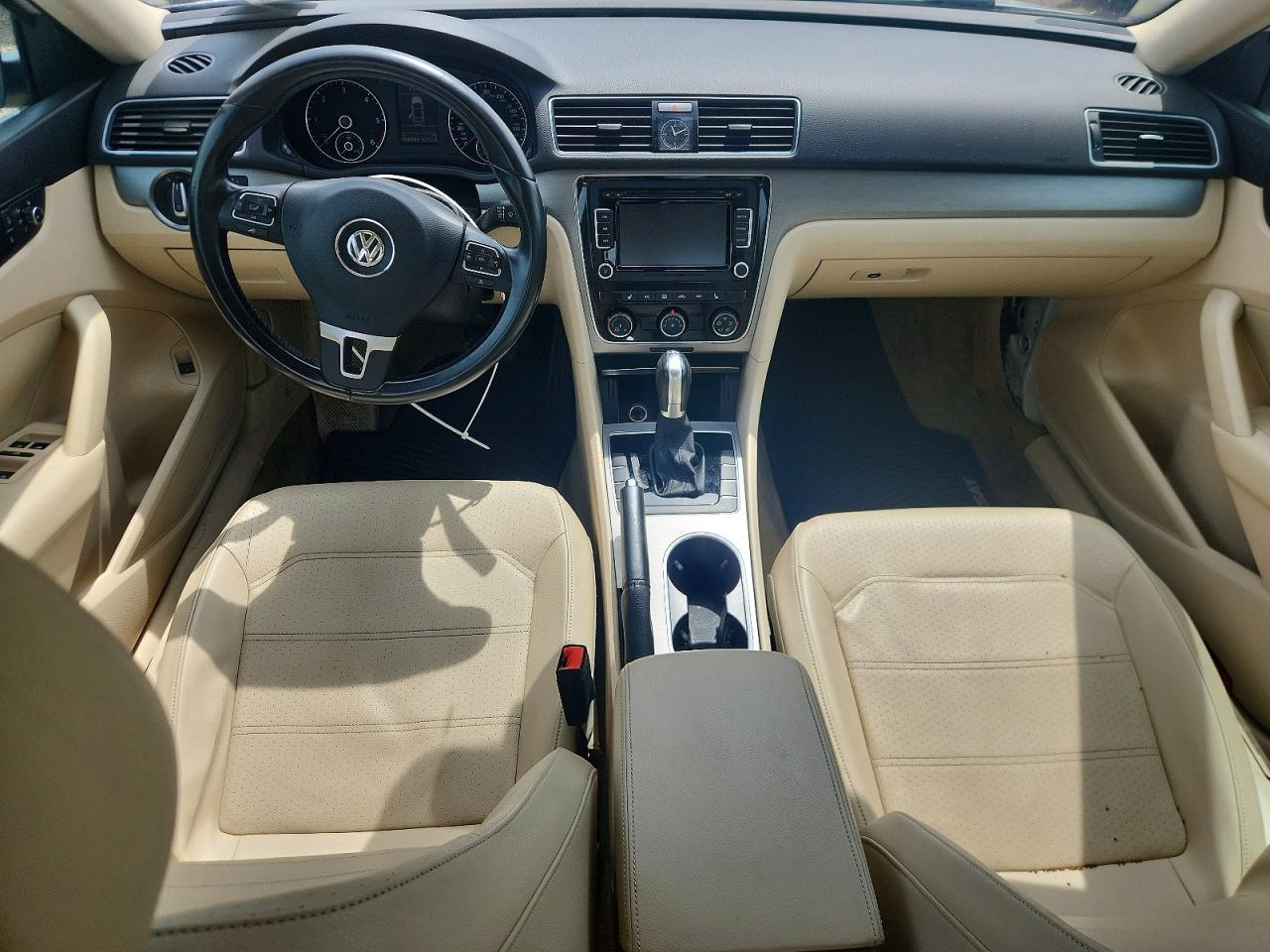 2015 VOLKSWAGEN PASSAT SE photo 22